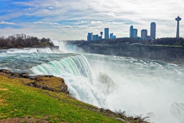 Niagara Falls Amerikan tarafı ve Kanada içinde gökdelenler
