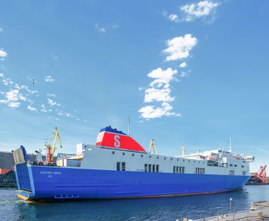 Lativa Ventspils üzerinde Venta Nehri'nde Liner