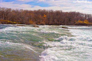 Amerikan taraftan Niagara Nehri'nin eşikleri