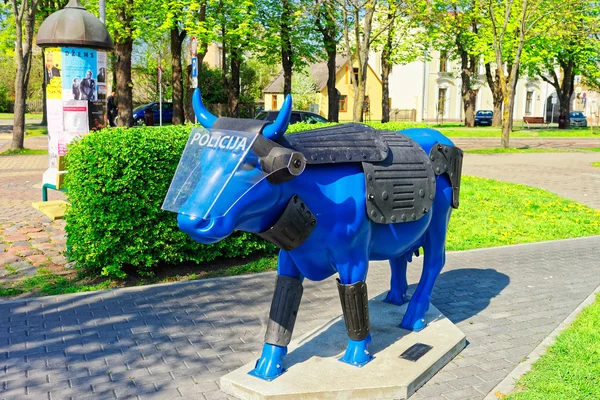 Blue Cow in Ventspils in Latvia — Stock Photo, Image