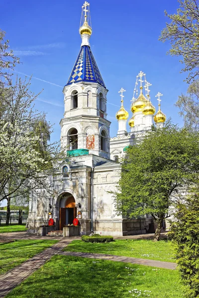 Ingången på Saint Nicholas ortodoxa kyrkan i Ventspils — Stockfoto