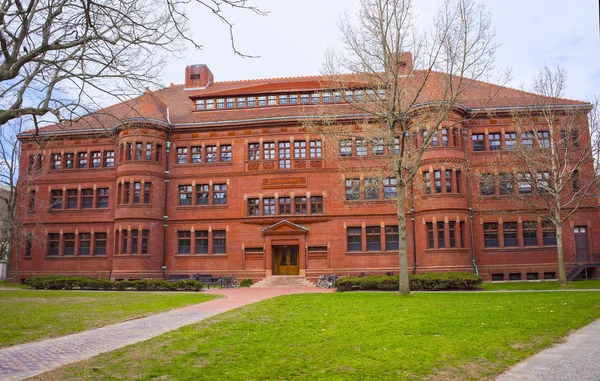 Розірвати зал у Гарвардському дворі в Гарвардському університеті в Кембриджі — стокове фото