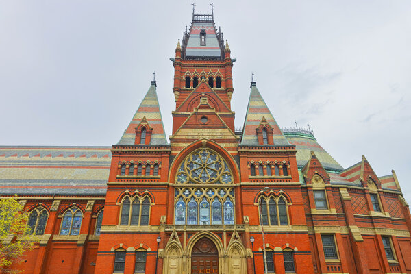 Трансепт Мемориального зала Гарвардского университета в Кембридже
