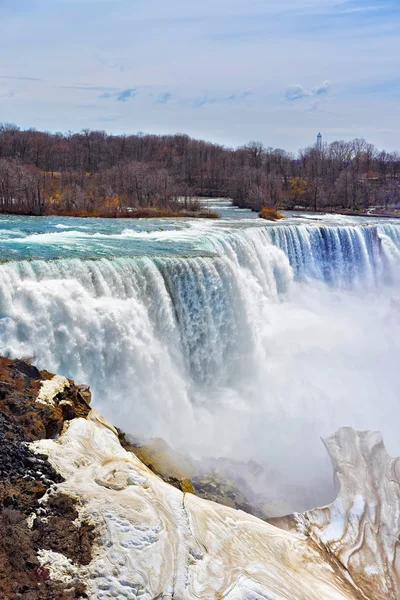 Cataratas do Niágara vistas do lado americano na primavera — Fotografia de Stock