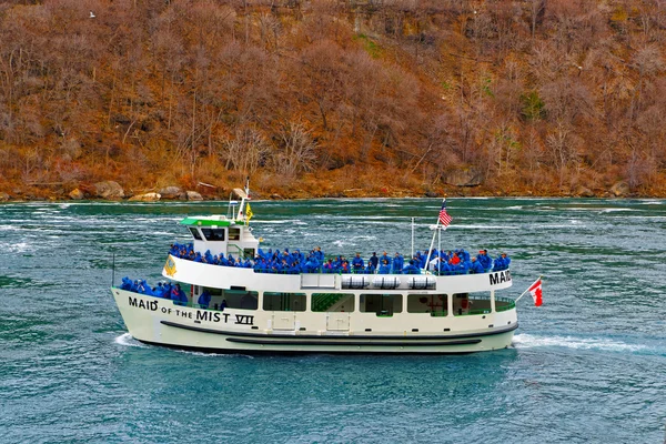 Färjan Maid of the Mist i floden Niagara — Stockfoto