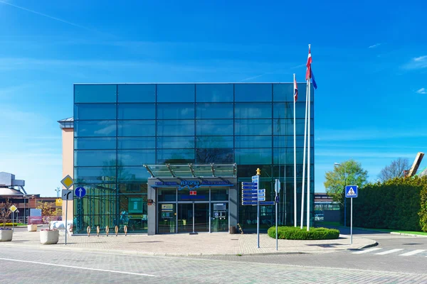 Entrada de vidrio en la terminal de ferries en el puerto de Ventspils —  Fotos de Stock