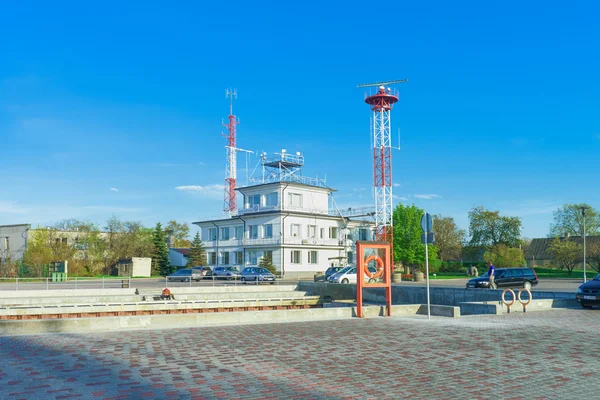 Ventspils limanı yakınında Liman ana ofis binası — Stok fotoğraf