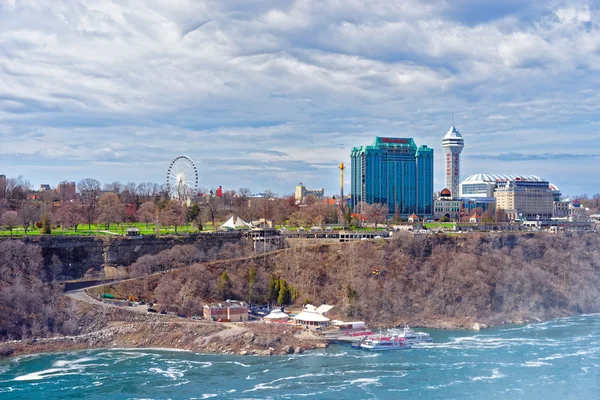 Niagara Şelalesi yakınlarındaki Ontario Niagara Nehri ve Cityscape — Stok fotoğraf