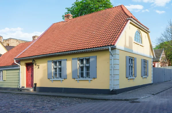 Yellow painted Old house in Ventspils in Latvia — ストック写真