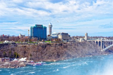 Niagara Nehri Boğazı boyunca Gökkuşağı Köprüsü