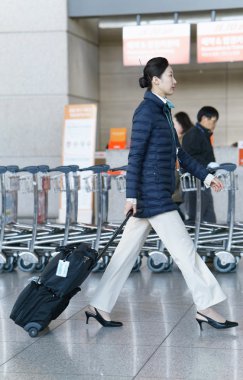 Incheon Uluslararası havaalanında Asya Kore hava uçuş hostesi