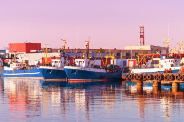 Ventspils Marina Gemiler gün batımında