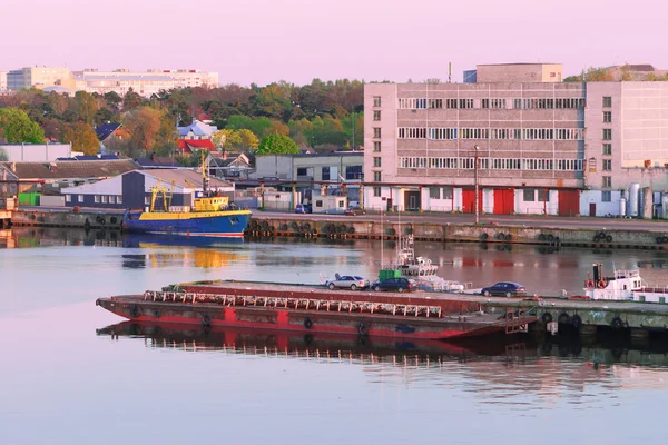 Gün batımında Ventspils Marina'da gemiler — Stok fotoğraf