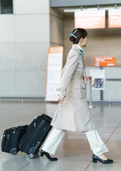 Asiatisch koreanische Stewardess in incheon internationalen Flughafen — Stockfoto