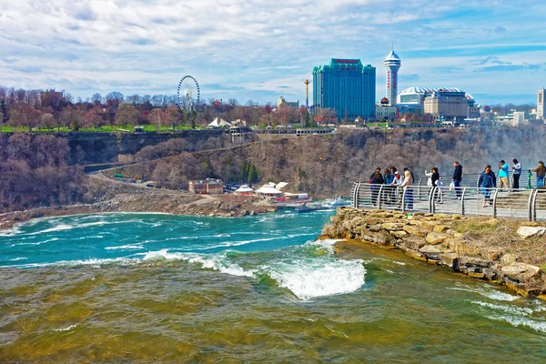 Niagara River and Cityscape of Ontario near Niagara Falls — Stock Photo, Image