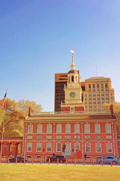 Independence Hall in Chestnut Street of Philadelphia PA — Stock Photo, Image