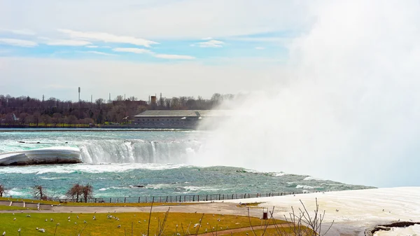 Splash of Niagara Falls visto do lado americano — Fotografia de Stock