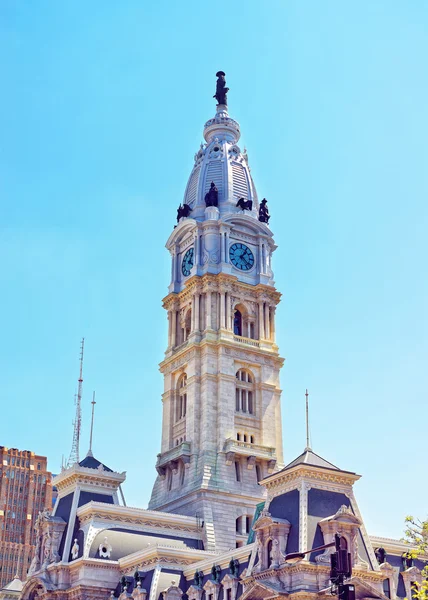 Cúpula del Ayuntamiento de Filadelfia con monumento a William Penn en la cima de Towe — Foto de Stock