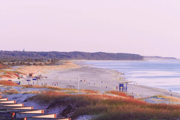 Tramonto sulla spiaggia nel Mar Baltico a Ventspils in Lettonia — Foto Stock