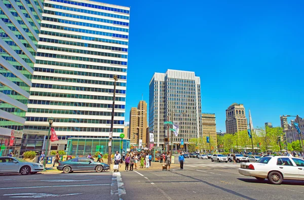 Markt straat en wolkenkrabbers in het stadscentrum in Philadelphia — Stockfoto