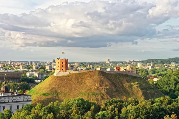 ゲディミナス塔リトアニアのビリニュスの丘の上 — ストック写真