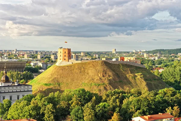 Torre Gediminas sulla collina di Vilnius in Lituania — Foto Stock
