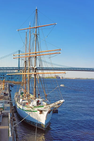 Navio à beira-mar do rio Delaware, na Filadélfia — Fotografia de Stock