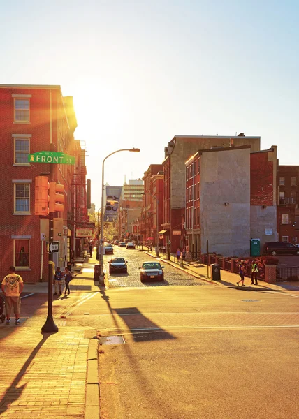 Philadelphia açık sokakta günbatımı — Stok fotoğraf