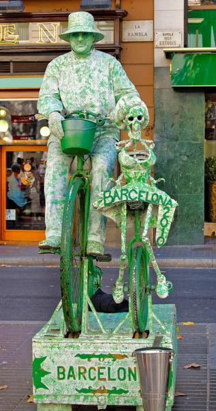 Mimic performing in La Rambla Street in center of Barcelona — Stock Photo, Image