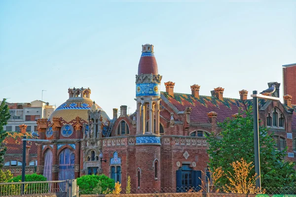 Мозаїчна фасадні лікарні de Sant Pau в Барселоні — стокове фото