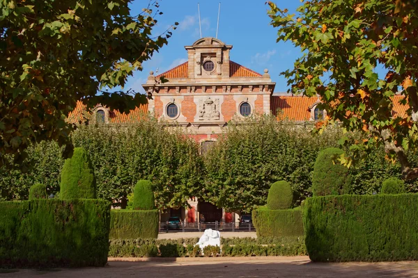 Ciutadella Park Barcelona'da Katalonya Parlamentosu — Stok fotoğraf