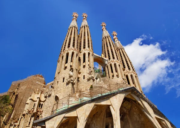 Steeples da Sagrada Família em Barcelona, na Espanha — Fotografia de Stock