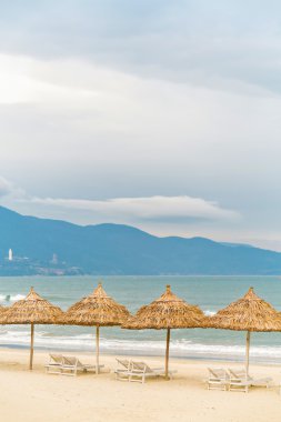 Da Nang China Beach şezlong ile Palmiye barınak