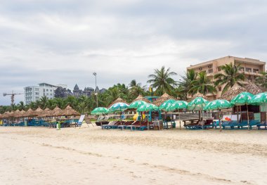 Da Nang Çin Beach'te turist