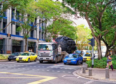 Singapur araba trafiği ile Yeni Köprü sokak