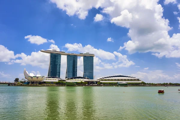 Musée des Arts et Marina Bay Sands Hotel à Singapour — Photo