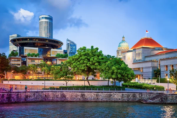 Parliament and Old and New Supreme Court Building in Singapore — Stock Photo, Image