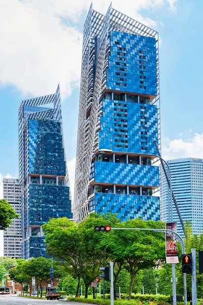 Skyscrapers at the street in Singapore — Stock Photo, Image