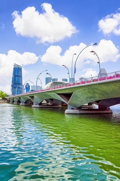 Jubilee Bridge at the Marina Bay of Singapore — Stock Photo, Image