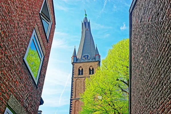 Basílica de Saint Lambertus no centro da cidade velha de Dusseldorf — Fotografia de Stock