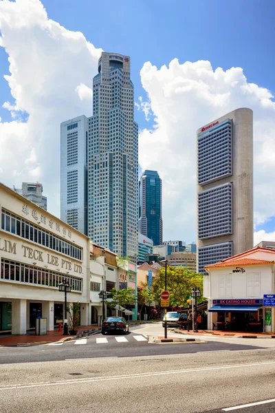 Boat Quay District and Skyscrapers in Singapore — Stock Photo, Image