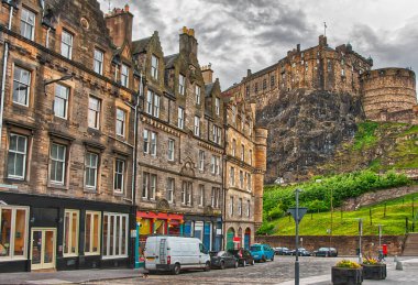 Edinburgh İskoçya'da Caddesi görünümünden Edinburgh Castle