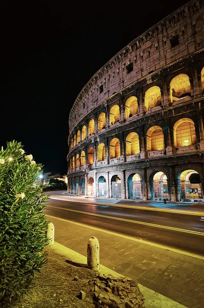 Colosseo nel centro di Roma Italia al tramonto — Foto Stock