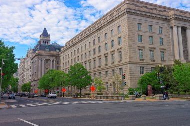 Internal Revenue Service Building, Abd'nin Washington D.C.'sinde yer almaktadır. Gelir İdaresi Başkanlığı'nın merkezidir. Bu Federal Üçgen bulunan ve 1936 yılında inşa edilmiştir.