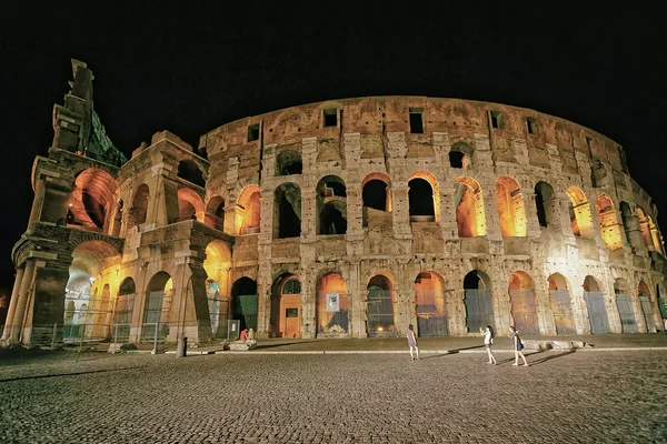 Colosseo nel centro di Roma al tramonto — Foto Stock