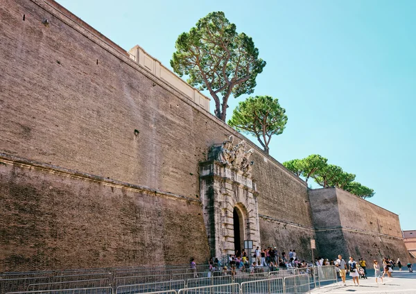 Vatikanmuren i gamla stan i Rom i Italien — Stockfoto