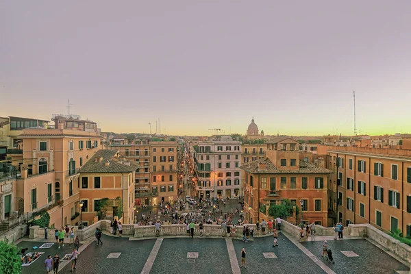 Turisté a Španělské schody v Římě — Stock fotografie