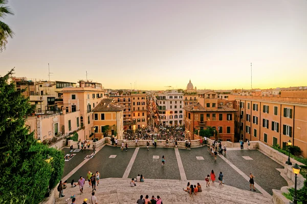Turis di Spanish Steps di Square of Spain di Roma — Stok Foto