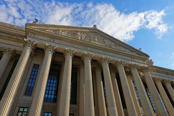 Vue rapprochée du National Archives Building à Washington DC — Photo