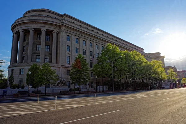 Здание Федеральной торговой комиссии в Вашингтоне — стоковое фото